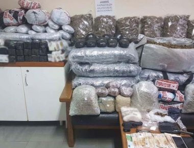 Θεσσαλονίκη: Σύλληψη διακινητών με 89 κιλά ναρκωτικών (φωτό)